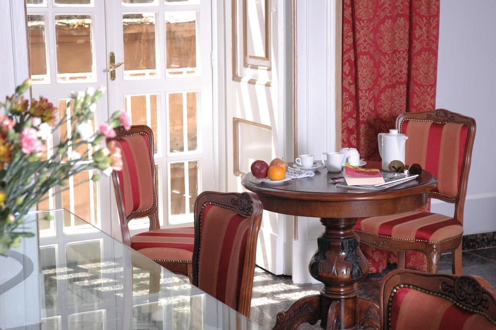 Le Stanze Del Vicere Boutique Hotel Naples Luaran gambar